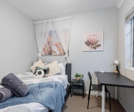 Quiet Private Room in Kingsford near UNSW, Light railway&bus - ROOM ONLY