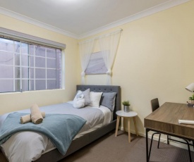 Quiet Private Room in Kingsford near UNSW, Light railway&bus G4 - ROOM ONLY