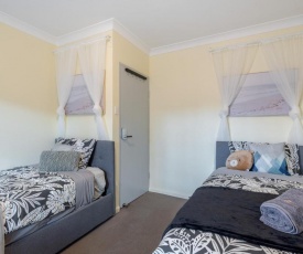 Quiet Private Room in Kingsford near UNSW, Light railway&bus G5 - ROOM ONLY