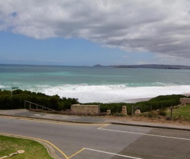 'Southern Sands' Beachfront Apartments