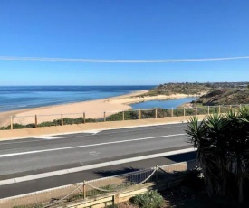 Unwind at Port Noarlunga Beachfront Chalet