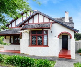 Victor Harbor Cottage 'Cornhill' - Pet Friendly