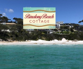 BINALONG BEACH COTTAGE Beachfront at Bay of Fires Next to Restaurant