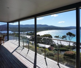 SEA EAGLE COTTAGE Amazing views of Bay of Fires