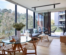 2BR Apt With Yarra River Views & Parking