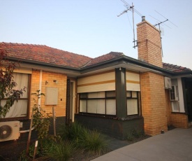 Garden Guesthouse - Melbourne Airport Accommodation