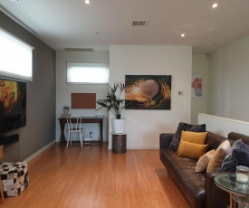 Homely Getaways off Bay Street - Pet Friendly