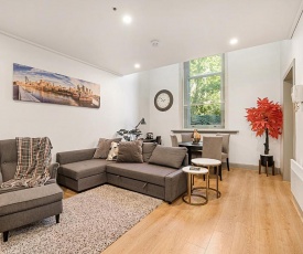 Comfy 2-Bed Unit in CBD with Pool, Parking and Gym