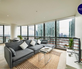 STUNNING 2 BED 2 BATH STYLISH UNIT // FREE PARKING