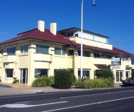 Stella's Dromana Hotel