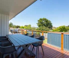 Upstairs Cottage On Beachurst