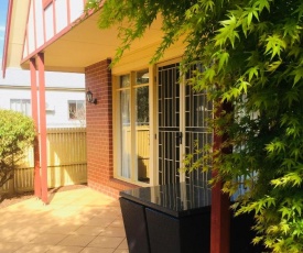 Heart of Geelong Entire Townhouse Sleeps 6