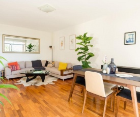 Bright and spacious apartment near Bronte beach