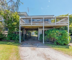 INVERLOCH BEACH HUT - CLOSE TO BEACH AND SHOPS!