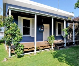 MY FAIR LADY - EXTERNAL BATHROOM - PET FRIENDLY OUTSIDE ONLY