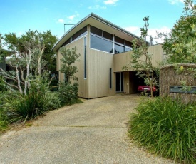 STYLISH HOLIDAY HOME OPPOSITE SURF