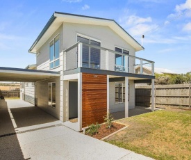 Ocean Chill 10 Minutes Drive to Phillip Island, Pet Friendly Family Home Sleeps 8