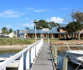 Lakeside Motel Waterfront