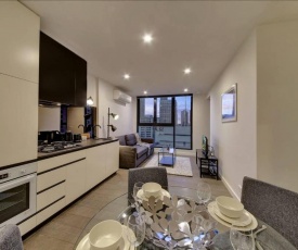 2BR Suites on Bourke, Perfect Location, Views