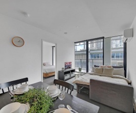 A Bright & Cozy 2BR Apt Right Next to Southern Cross