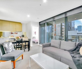 A Charming 2BR Apt Near Southern Cross with City Views