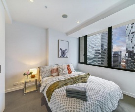 A Comfy 2BR Home Near Southern Cross With City Views