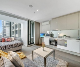 A Comfy CBD Studio with a Amazing View of the City Next to Southern Cross