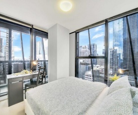 A Cozy 2BR Apt on Collins with City Views, Near Southern Cross