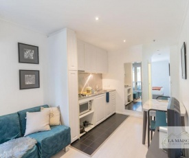 A Little Satisfaction apartment in Melbourne CBD3A