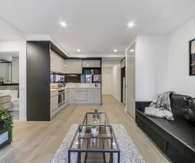 A Stylish 2BR Apt, 5-min Walk to Melbourne Central