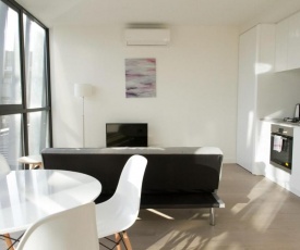 Brand New 1 BR in South Melb in Luxury High-rise