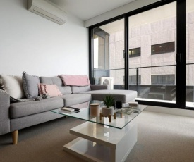 Fantastic 2BD Apt In Melbourne's Southbank!