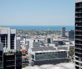 Gorgeous CBD Apartment with Bay View!