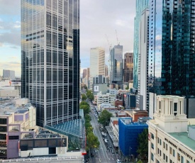 Melbourne CBD Empire Apartment