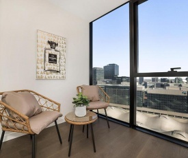 Impeccably Styled 2-bedroom CBD Apartment