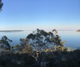 Lakescapes Cottage - 180 Degree Panoramic Views