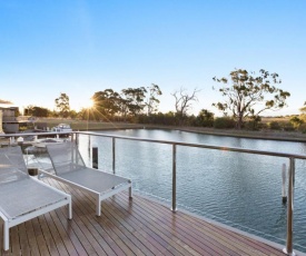 Gippsland Lakehouse A - Canal frontage