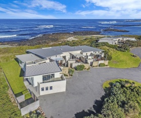 HEARN'S BEACHSIDE VILLA 1