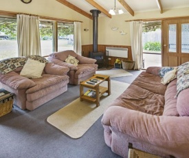 Cedar Cottage - Close to water and pet friendly