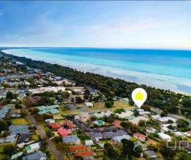 Rosebud Beachhouse Across from Beach