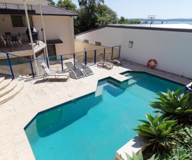 Kallaroo, 3 Kallaroo Street- great house with views, pool, WIFI and aircon