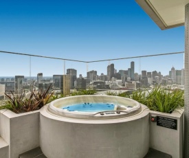 Sweeping CBD views – Luxury 2BR 2BA apartment with free wine, Netflix and roof spa!