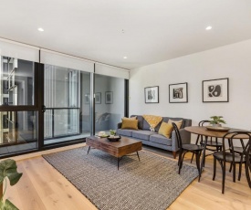 Modern apartment with balcony near Kings Domain