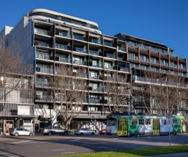 Modern 1 bed apt on Fitzroy St opposite Albert Park