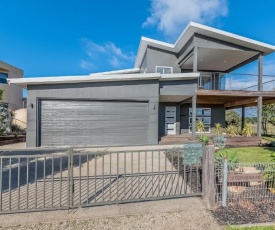 7 Graydens Road, Ventnor with Spectacular views