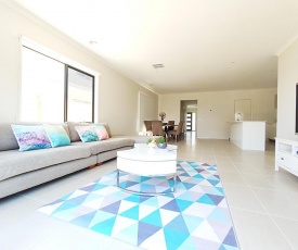 公园别墅Waterfront Garden Retreat Family House 2mins to TownCentre Williams Landing Melbourne