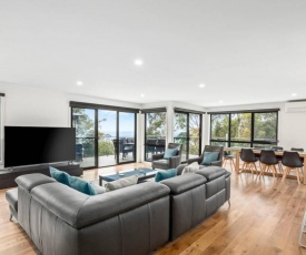 *NEW LISTING* The Wave House: Modern, spacious gem