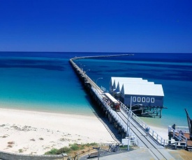 Pet Friendly Beautiful Family Home Minutes Walk From The Busselton Beachfront