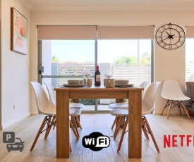 Quiet Garden City Unit - Free WiFi & Parking