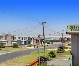 1/32 Ocean Avenue - three bedrooms, three bathrooms, air con, boat parking & water views